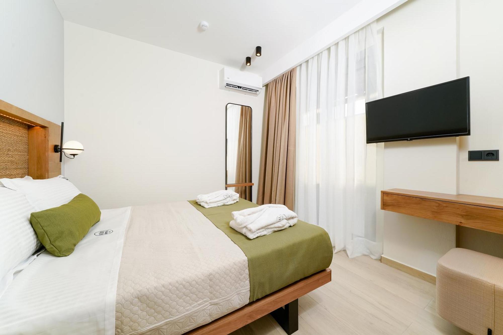 Azzure Luxury Suites Potos Exterior foto